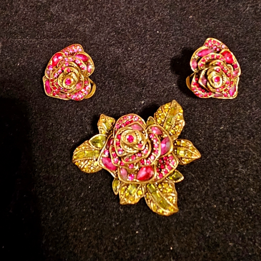 NIB HeidiDaus MagentaPink RosebudBrooch&Omega EarringsSET, Enchanted Beauty